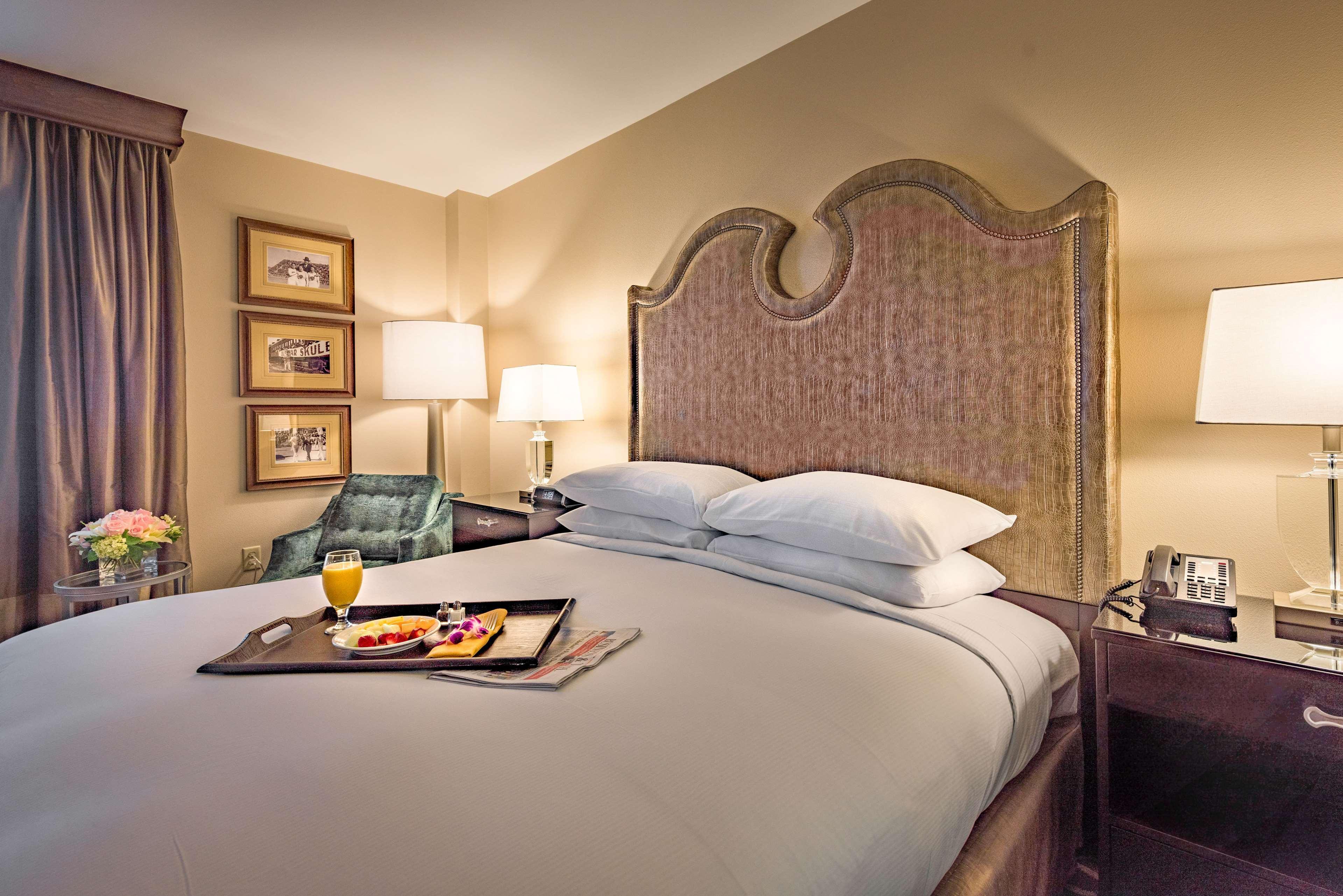 Hilton Baton Rouge Capitol Center Hotel Bagian luar foto