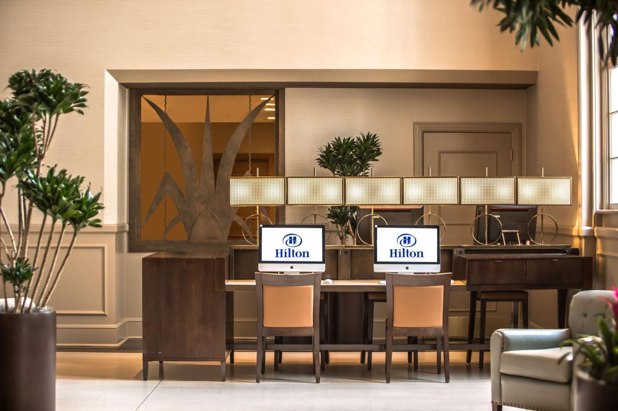 Hilton Baton Rouge Capitol Center Hotel Bagian luar foto